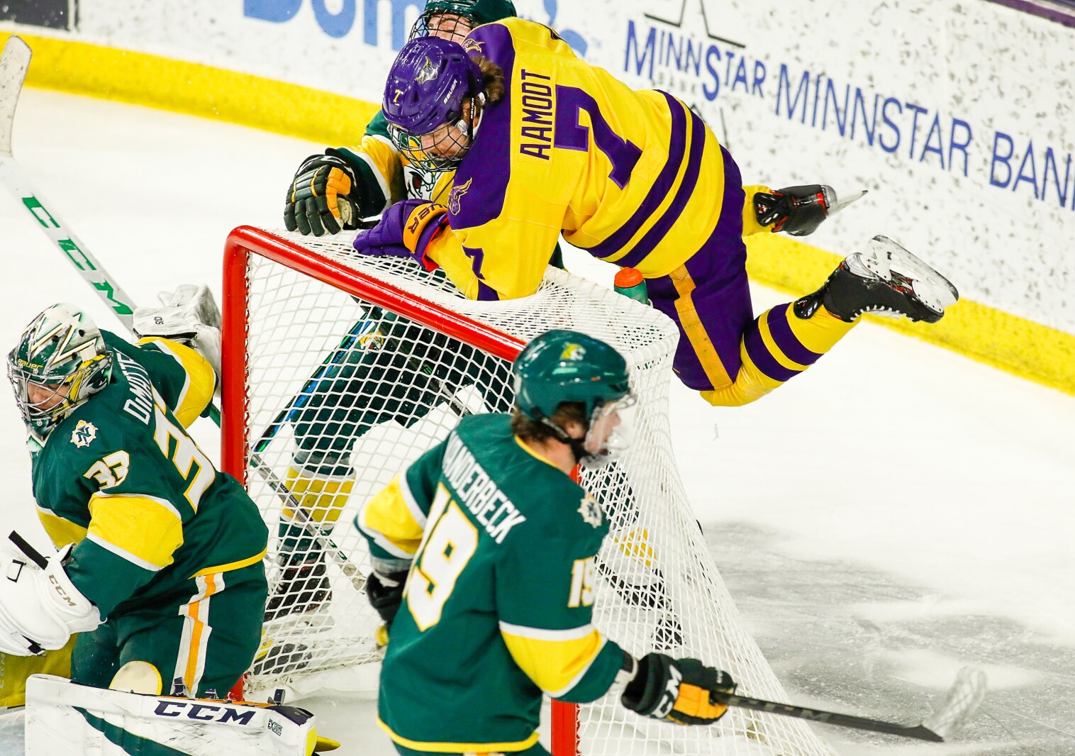 Hermantown's Wyatt Aamodt signs NHL deal with Colorado Avalanche ...